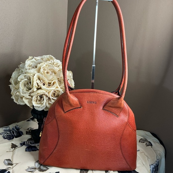 Loewe Red Shoulder Bag with Textured Leather and Scarf Accent - Picture 4 of 15